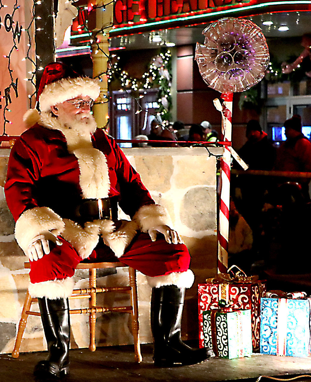 holidayparade13 vertical.jpg